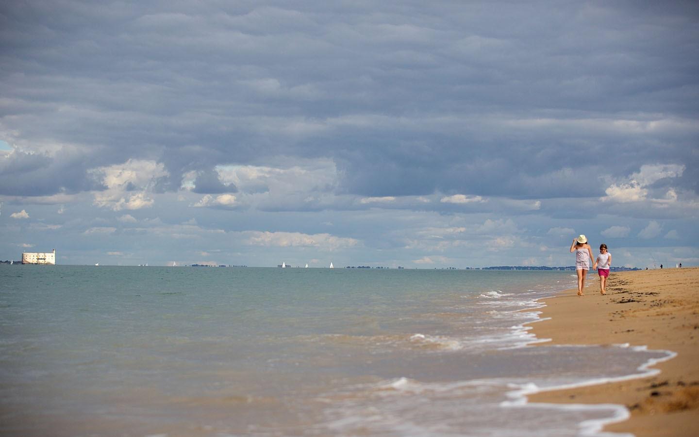 Plage avec des enfants
