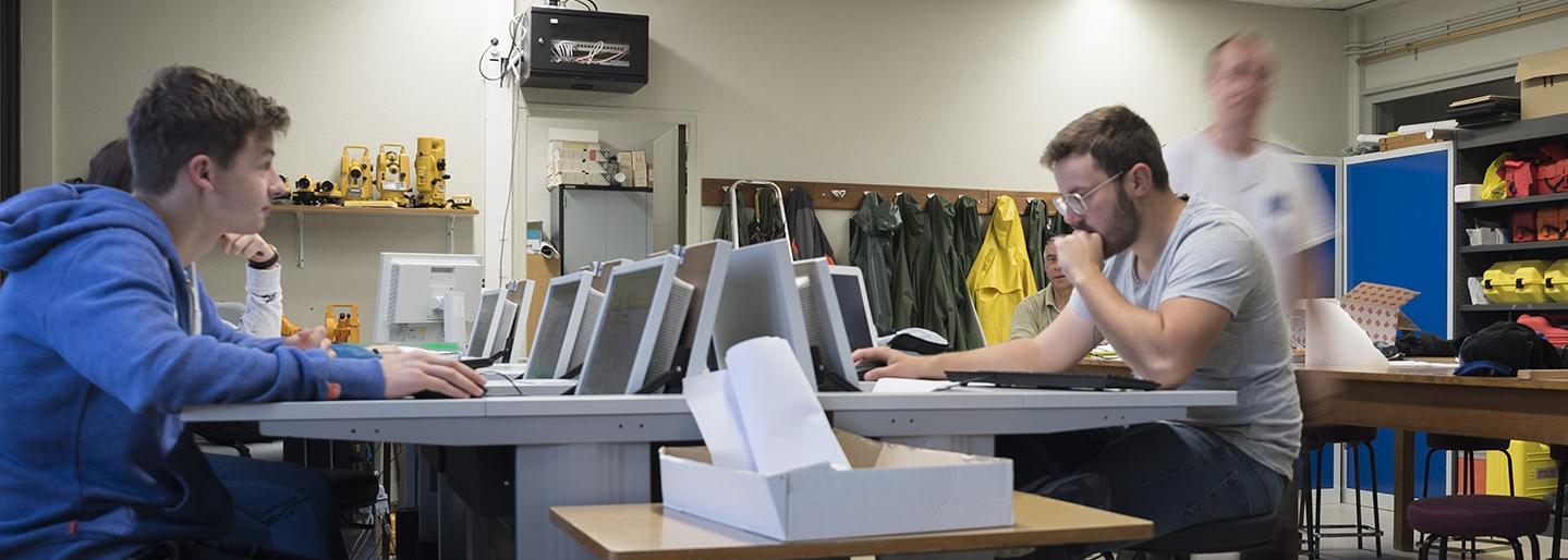 Jeune en formation énergies renouvelables