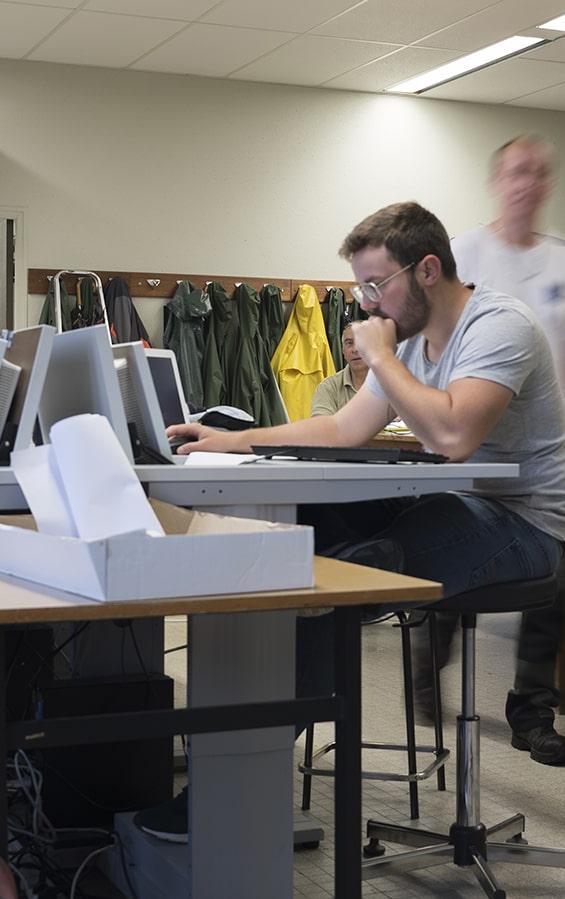 Jeune en formation énergies renouvelables