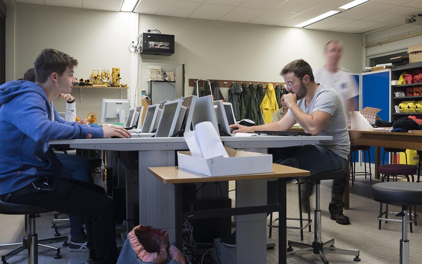 Jeune en formation énergies renouvelables